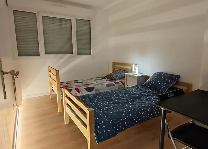 Grand Appartement En Face Du Rer A, Parking, Paris 20 Mn, Disneyland 40 Mn