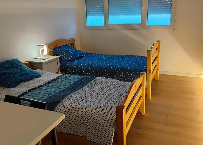 Grand Appartement En Face Du Rer A, Parking, Paris 20 Mn, Disneyland 40 Mn