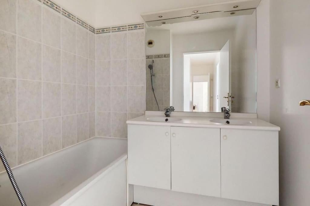 Apartment Grand En Face Du Rer A, Parking, Paris 20 Mn, Disneyland 40 Mn *