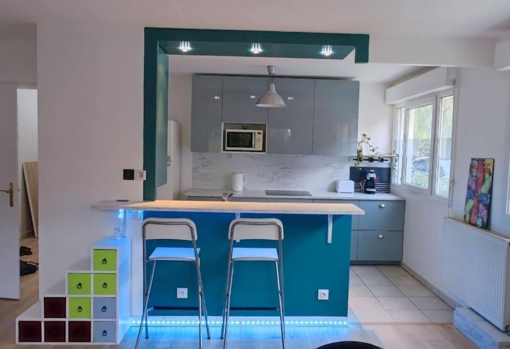 Apartamento Grand En Face Du Rer A, Parking, Paris 20 Mn, Disneyland 40 Mn